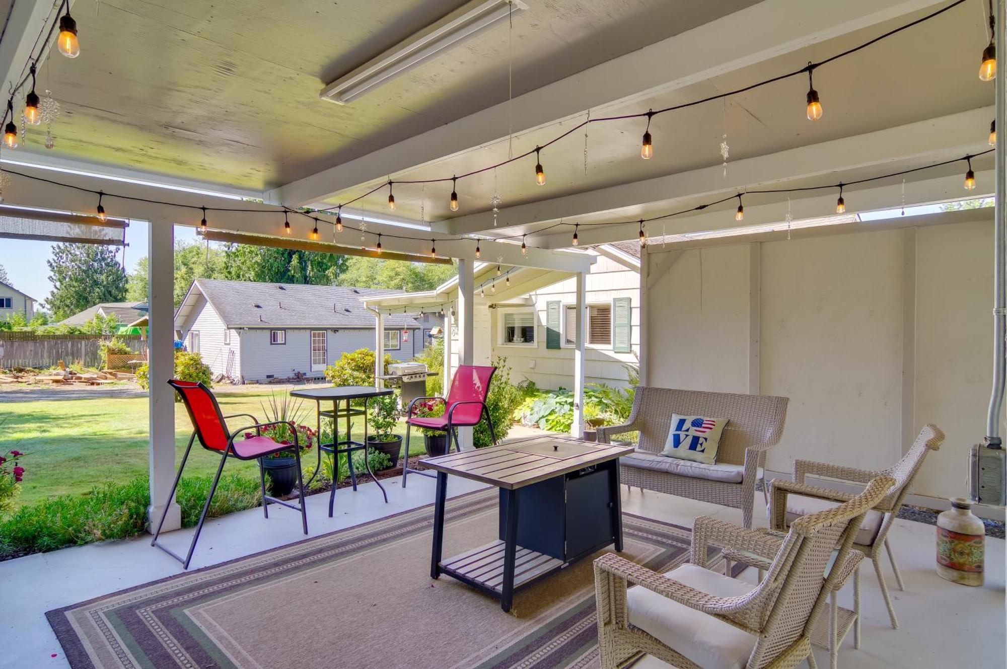 Charming Updated Retreat Walk To Lake Stevens! Exterior photo