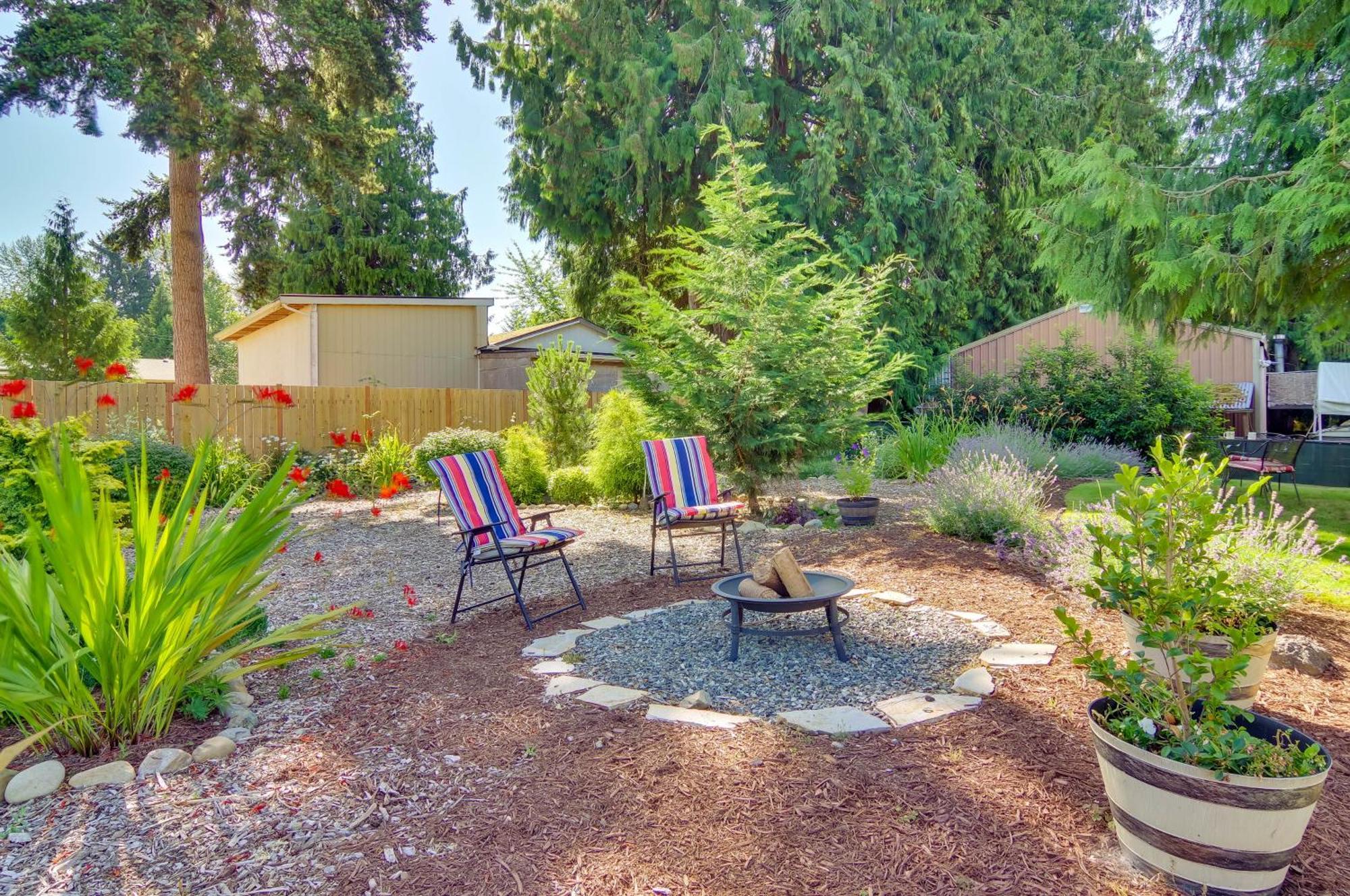 Charming Updated Retreat Walk To Lake Stevens! Exterior photo