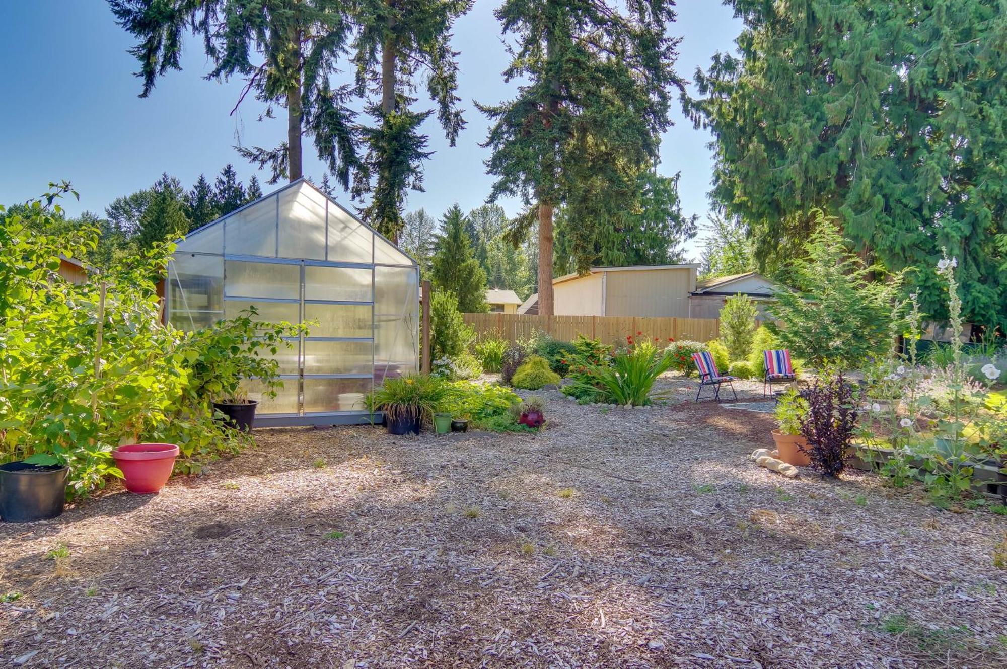 Charming Updated Retreat Walk To Lake Stevens! Exterior photo