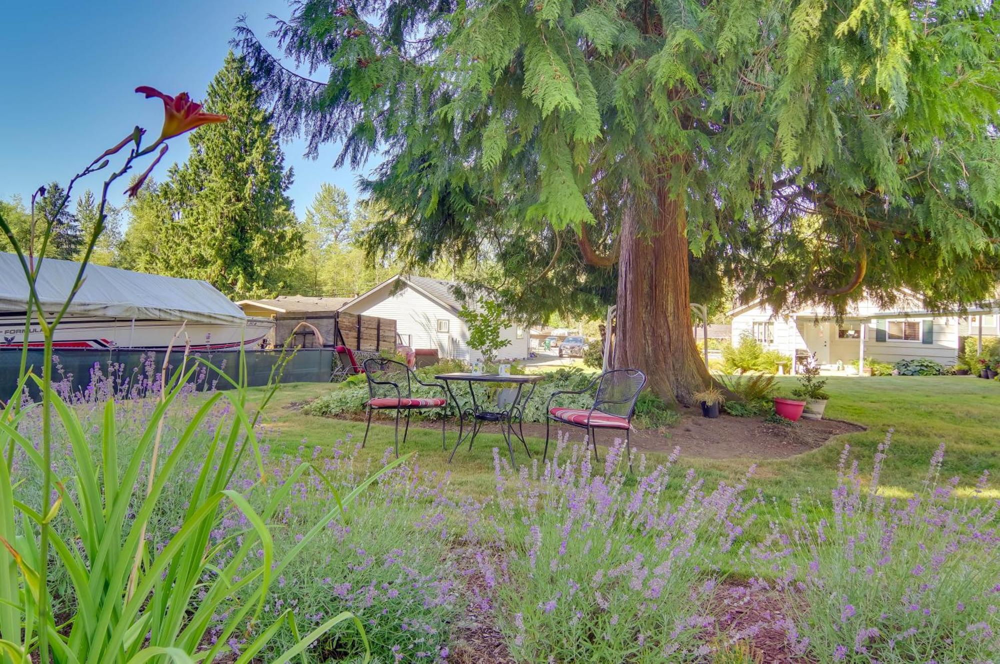 Charming Updated Retreat Walk To Lake Stevens! Exterior photo