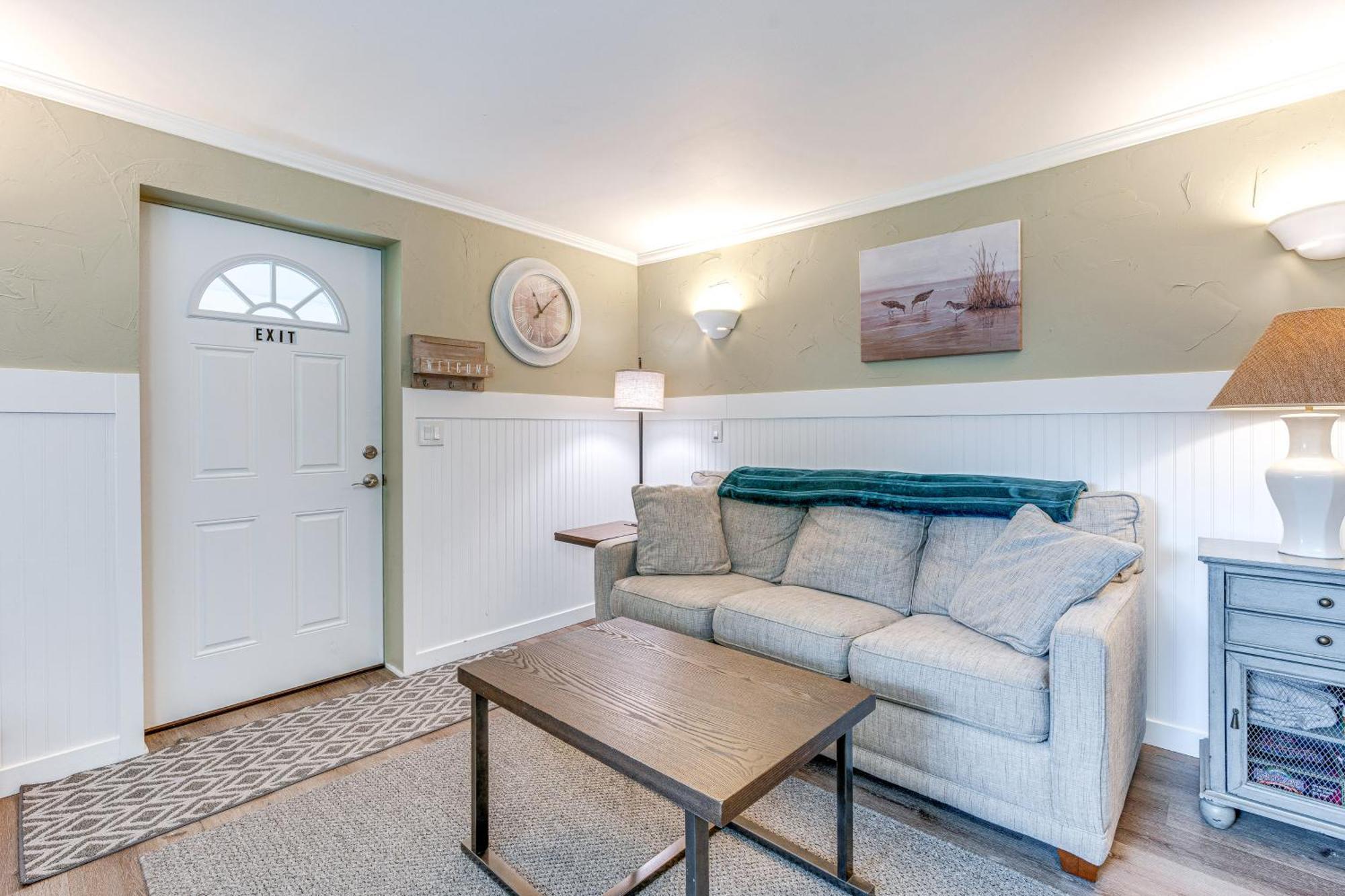 Charming Updated Retreat Walk To Lake Stevens! Exterior photo