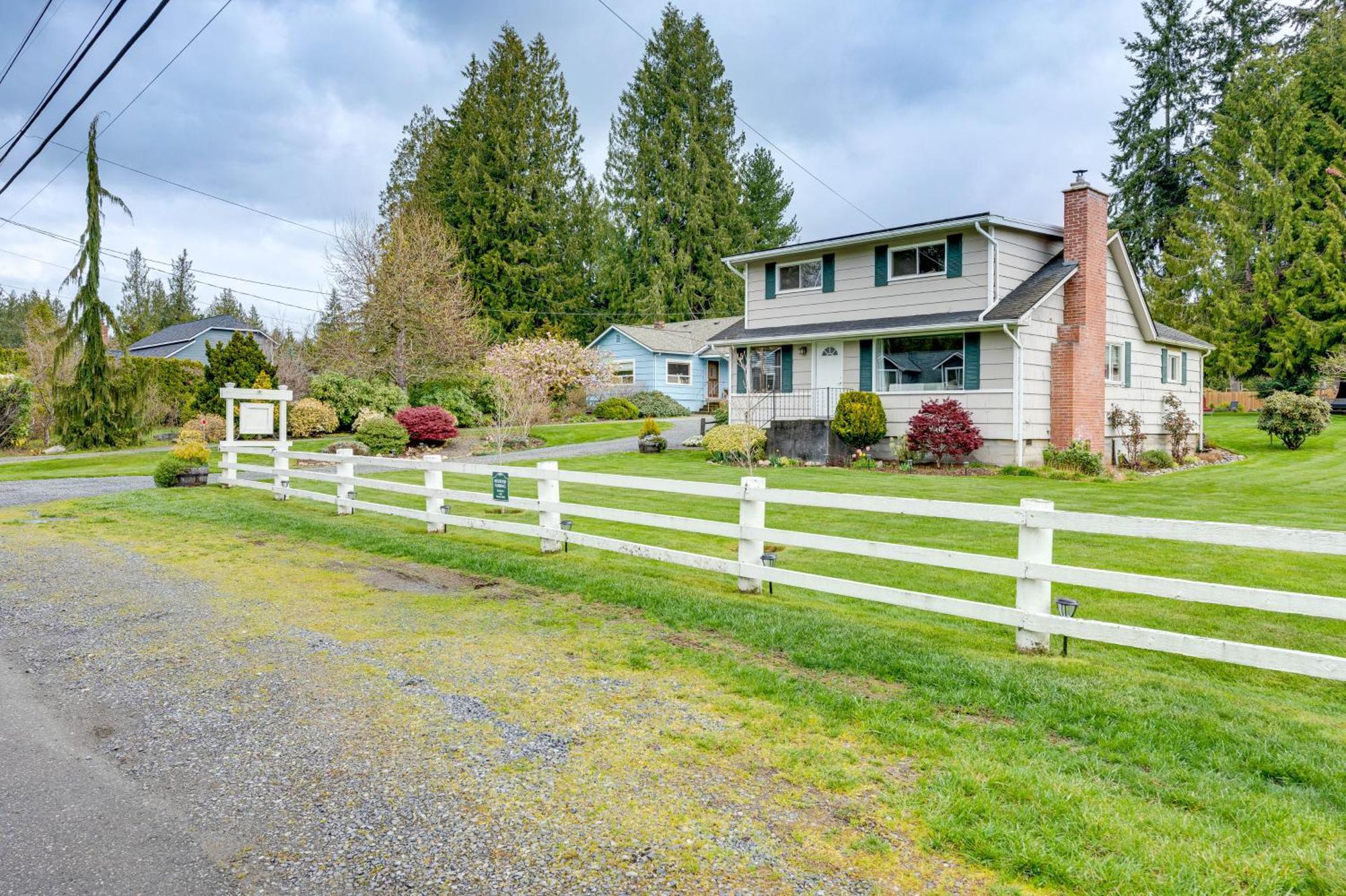 Charming Updated Retreat Walk To Lake Stevens! Exterior photo